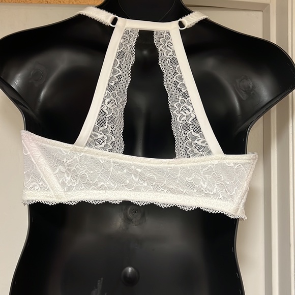 40DDD WHITE BRA - Picture 3 of 3